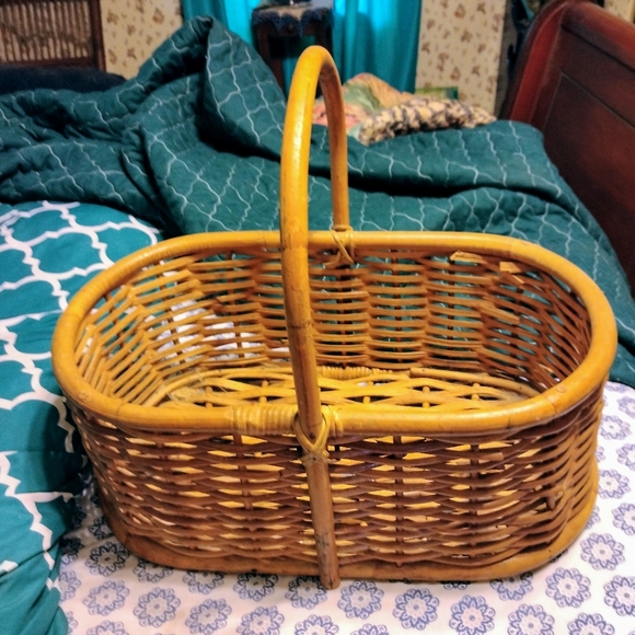 Vintage Bamboo or Reed Carrying Basket - Picture 1 of 4